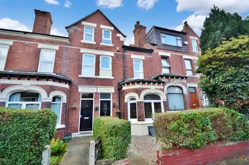 Four Bedroom Terrace House with Character and Contemporary Style