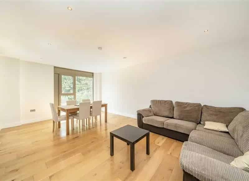 Modern 3-Bedroom Apartment Near Waterloo Station