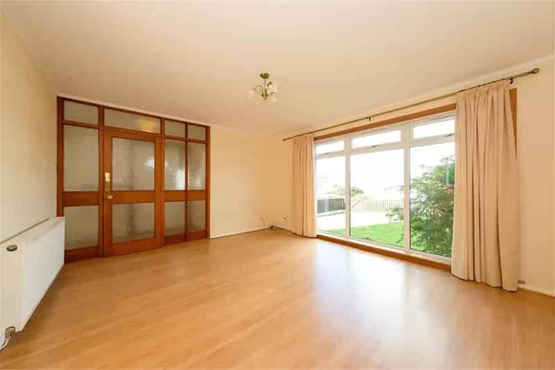 3 Bed Semi Detached House with 2 Reception Rooms
