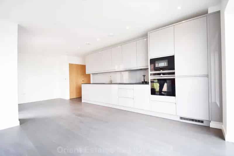 2 Bedroom Flat to Rent Colindale Gardens Near Tube Station