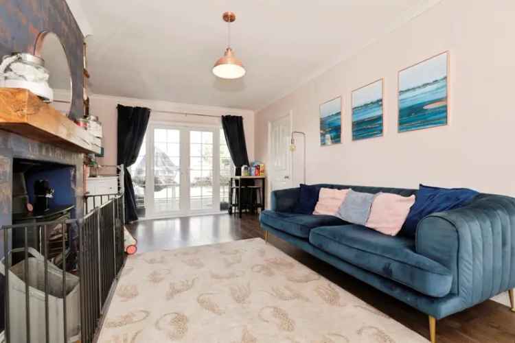 3 Bed Mid Terrace House Large Garden Family Home