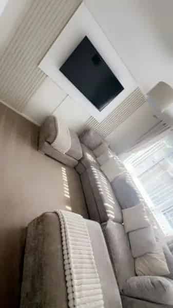 3 Bedroom House with Garage Near Shops