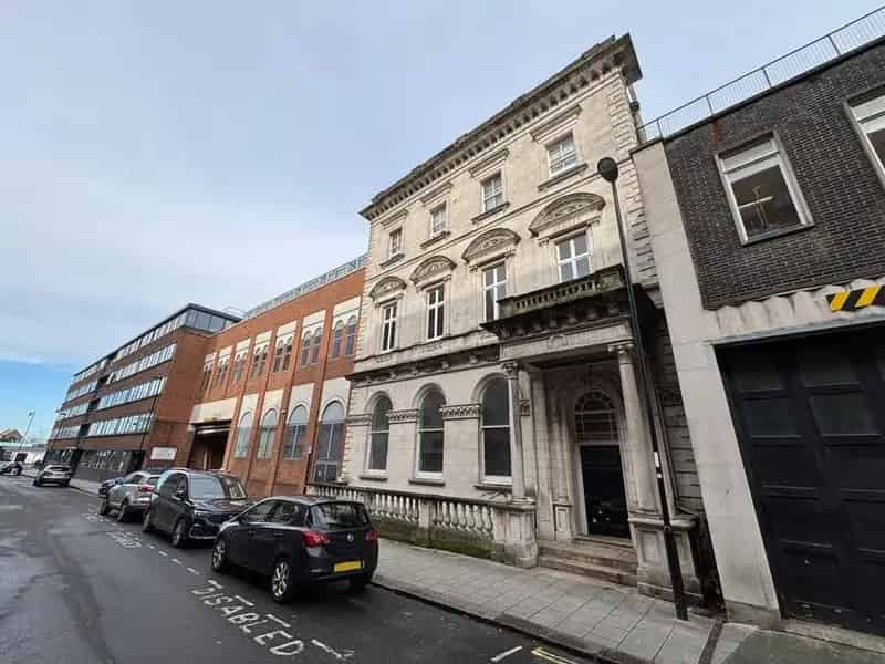Southampton Commercial Property 3993 sq ft with Residential Apartments
