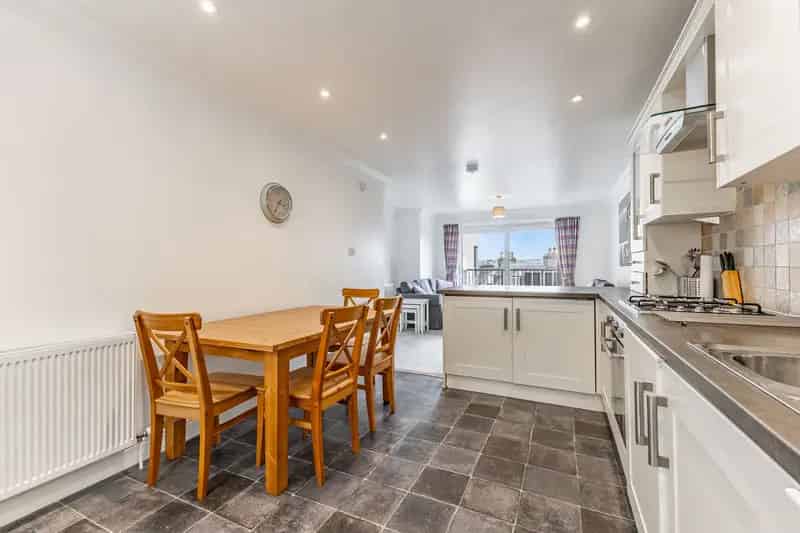 Modern 2-Bed Flat Near Dundee University