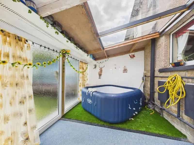 3 Bed House for Sale Near Schools and Train Station