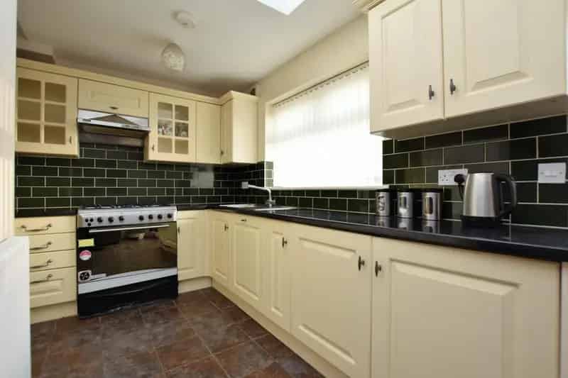 3 Bedroom End Terrace House for Sale