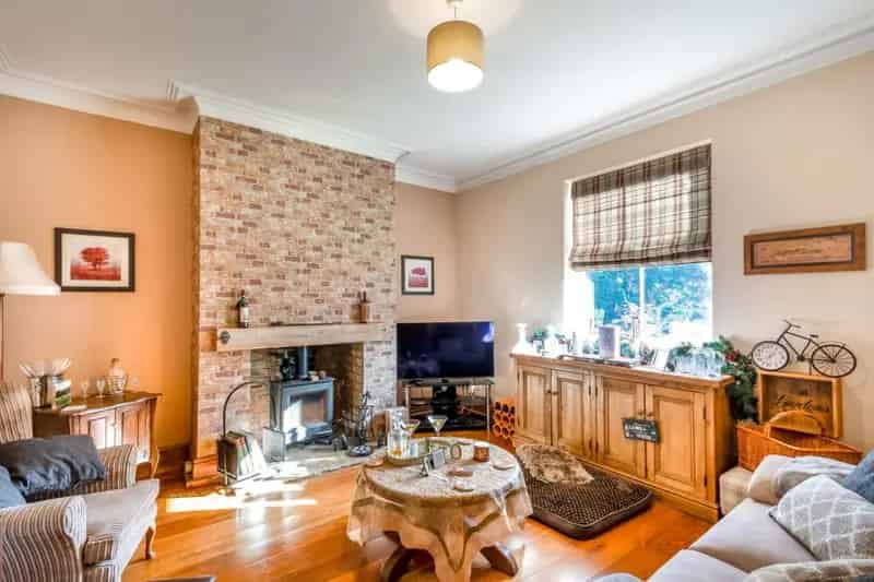 5 Bedroom Detached Farmhouse Epworth