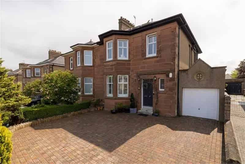 4 Bed Semi-Detached House with 3 Reception Rooms Liberton