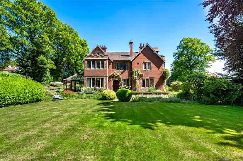 Arbourthorne House 6 Bed 3 Bath Family Home Large Garden Double Garage