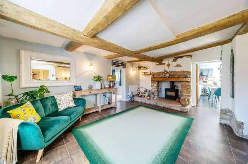 5 bed house for sale