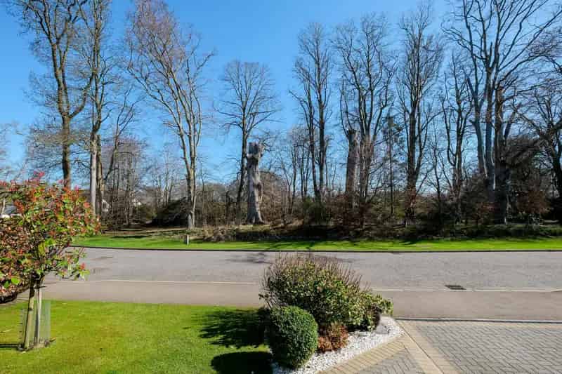 Stunning 4-Bedroom Detached Home in Stoneywood