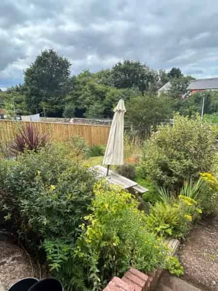 Large 2 Bed Ground Floor Maisonette with Huge Garden Pet Friendly