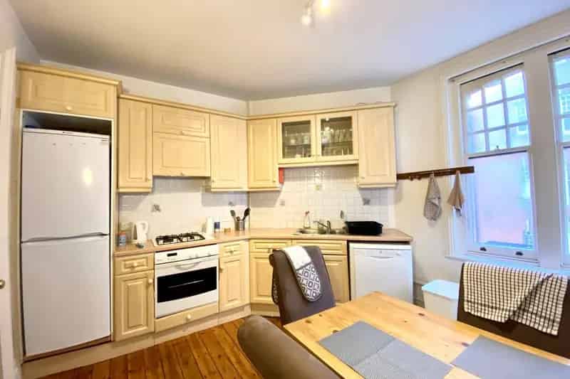 Spacious Period Apartment in Fulham - Central Location