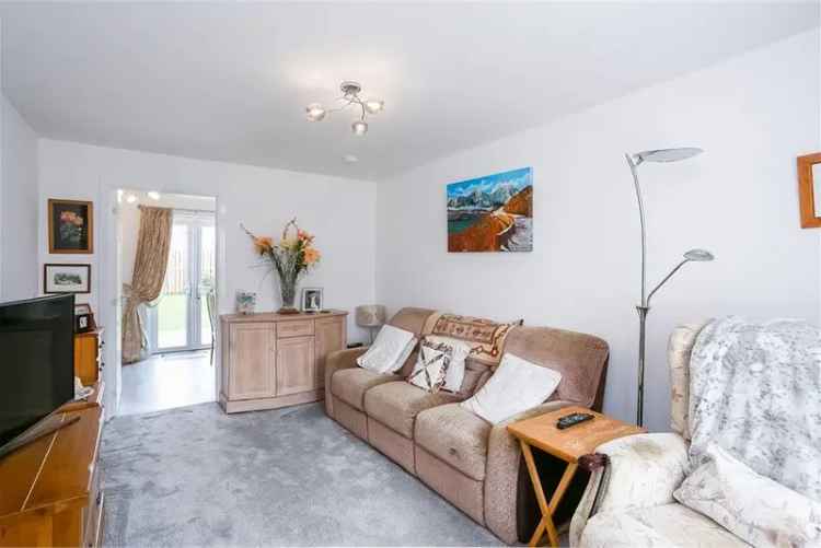 3 Bed House - Detached with 1 Reception Room