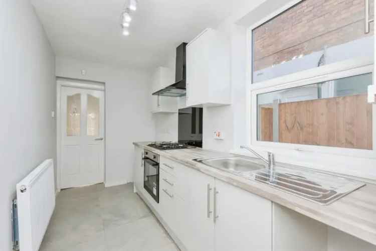 34 Bed Refurbished Victorian House Near Transport Links No Chain