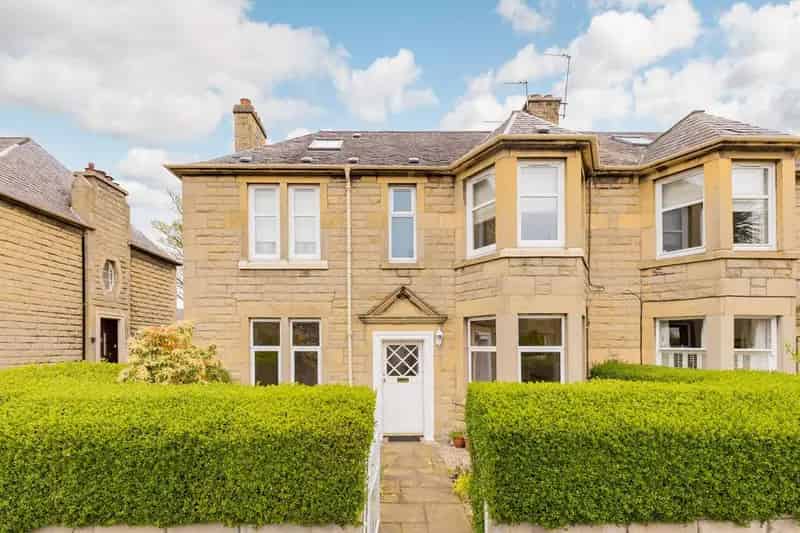 2 Bedroom Villa for Sale in Trinity Edinburgh