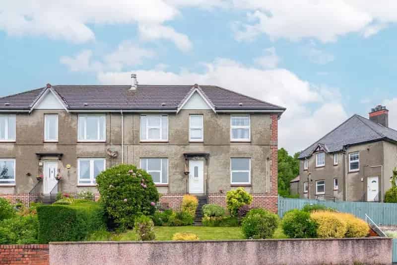 2 Bedroom Ground Floor Flat for Sale Near Lennox Park