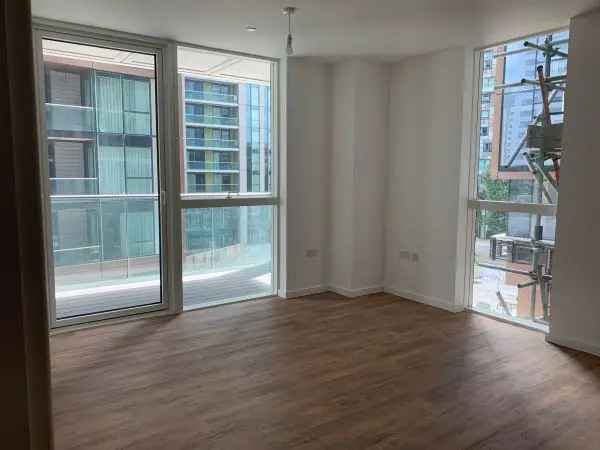 Spacious Canary Wharf Apartment Near Station