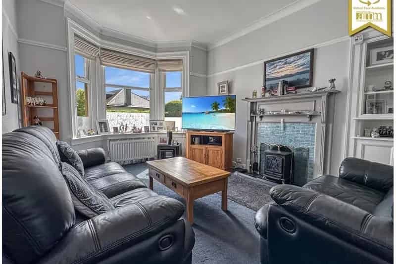 3 Bed Semi-Detached House with 2 Reception Rooms