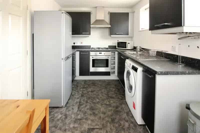 2 Bedroom Semi-Detached House to Rent