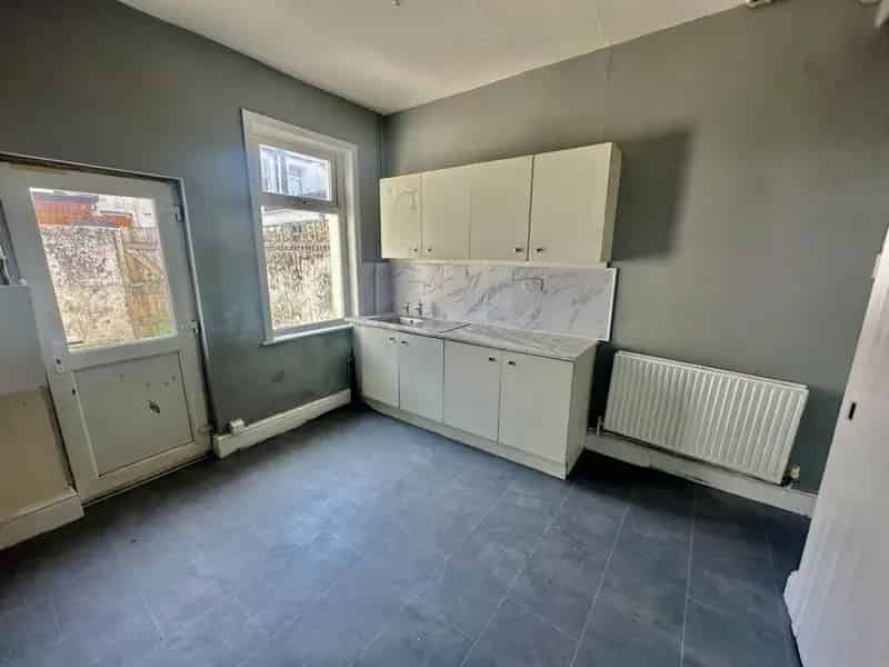 2 Bedroom Mid Terraced House For Sale Near Town Centre