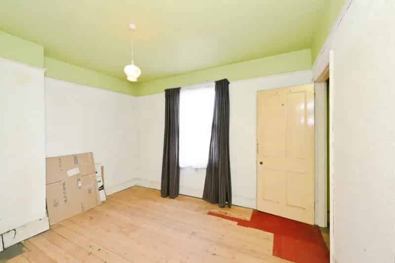 3 Bedroom Detached House Needing Modernisation