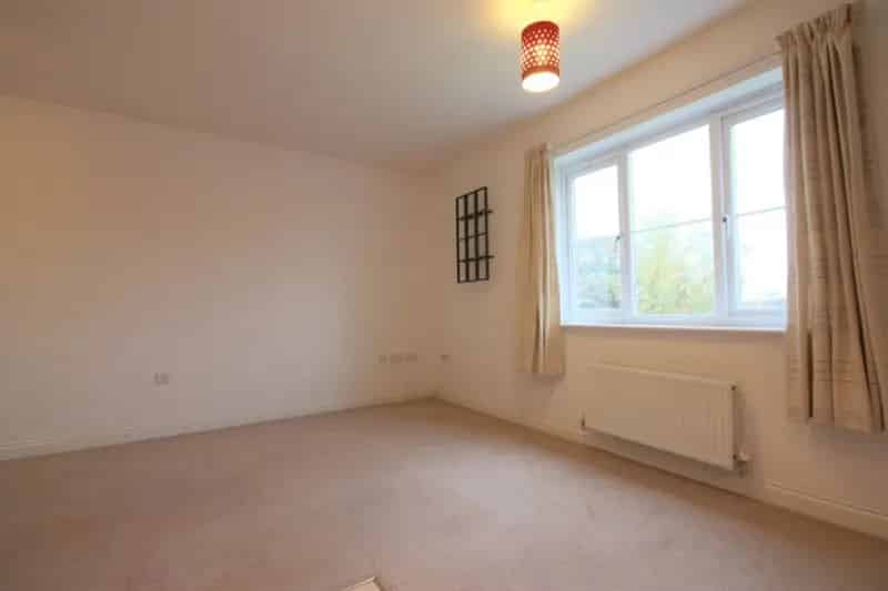2 Bedroom Flat To Rent Available May 19 2025