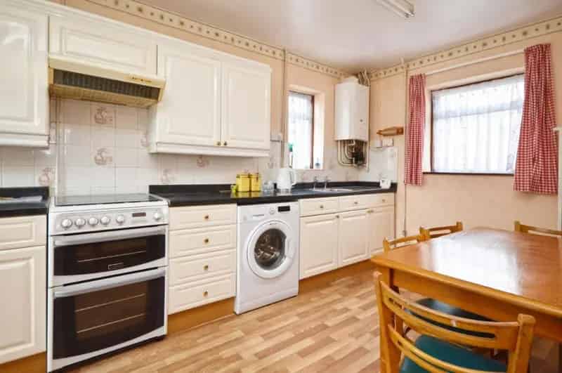 3 Bed Semi-Detached House for Sale No Onward Chain