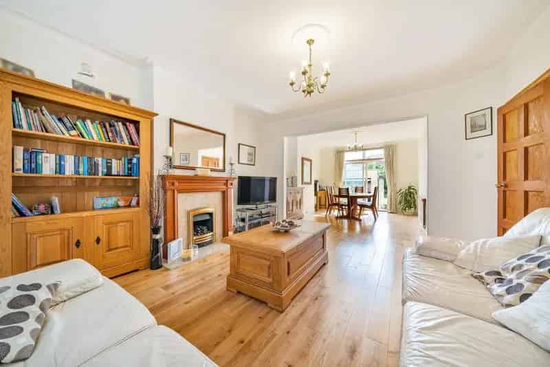 Three Bedroom Semi-Detached Home near Cannon Hill Common