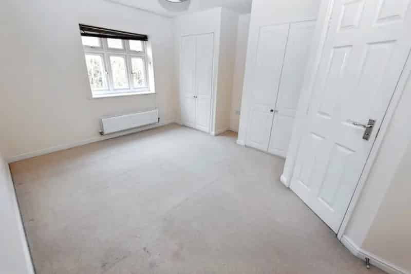 Two Bedroom Top Floor Apartment with En-Suite and Allocated Parking