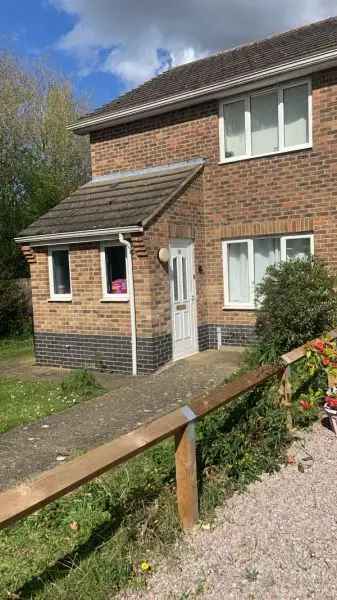 Spacious 2 Bed House with Large Garden and Parking