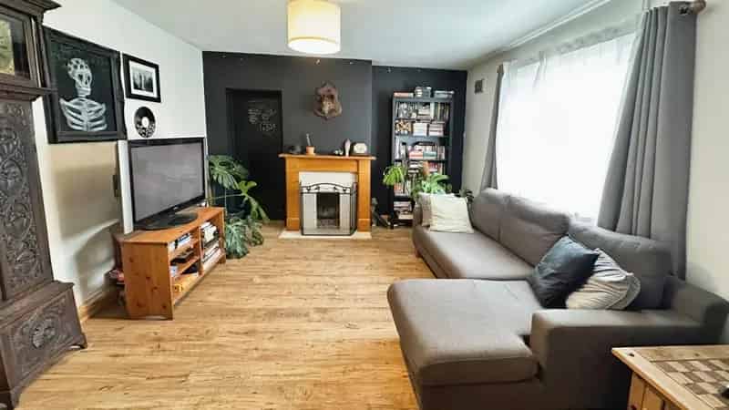 5 Bedroom Semi Detached House For Sale
