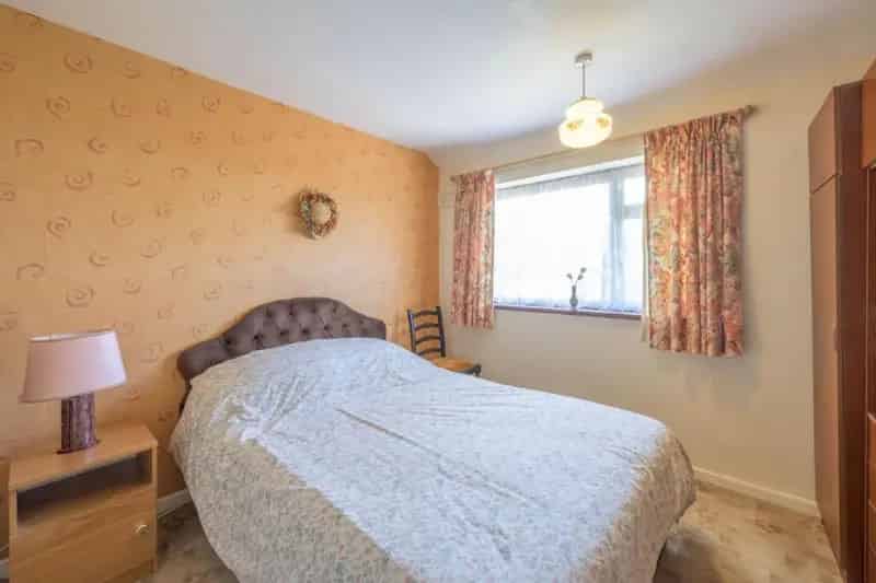 3 Bed Semi-Detached House For Sale - Ettingshall Park