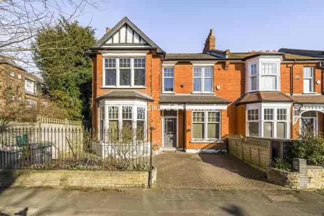5 Bedroom Edwardian House for Sale in Muswell Hill