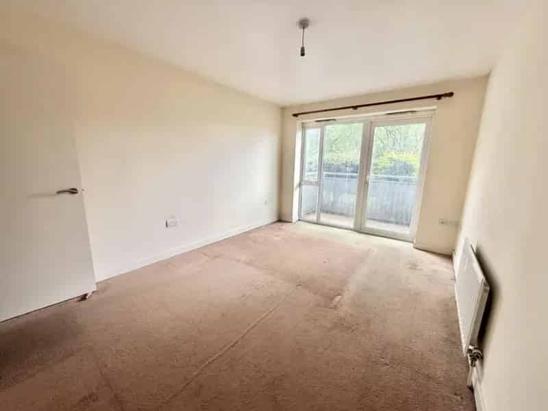 1 Bed Flat for Sale Canalside Gardens No Chain