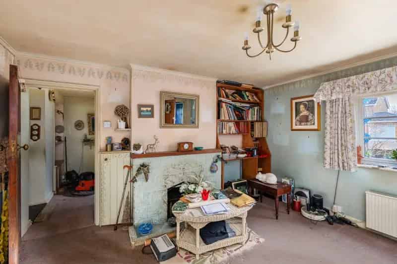 2 Bedroom Semi-Detached Cottage - Needs Modernisation