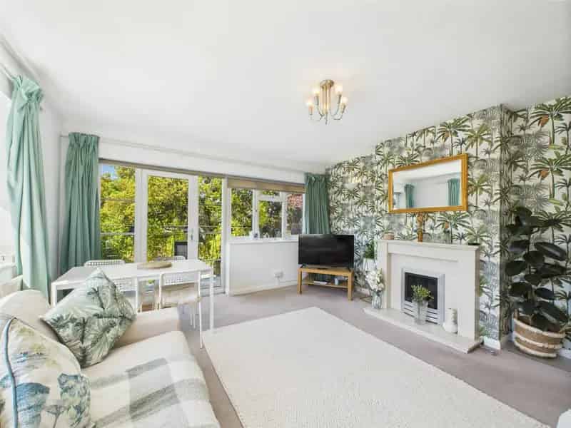 2 Bed Apartment Near Reading Town Centre Leasehold