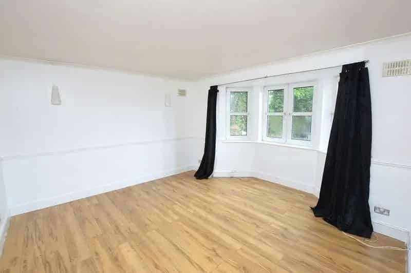1 Bed Flat for Sale - Stylish Ground Floor Apartment