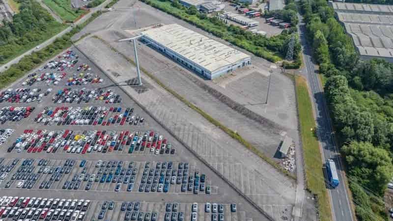 Warehouse for rent with great access and ample parking
