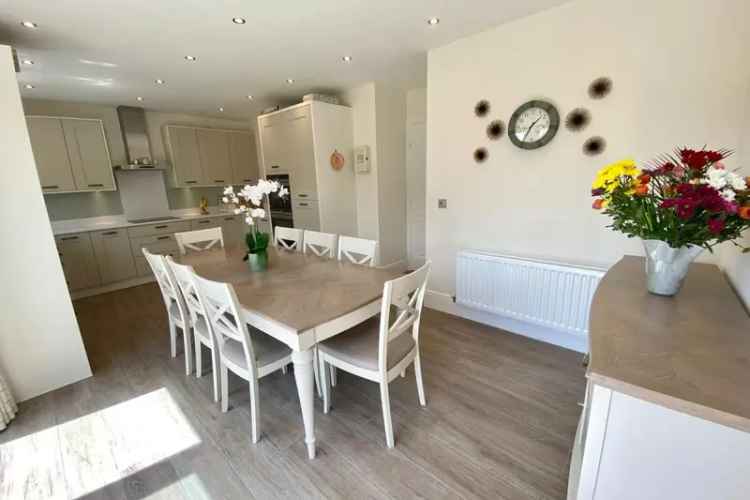 4 Bedroom House in Horsforth Near City Centre