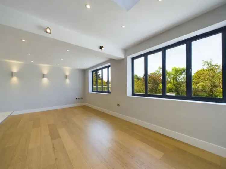 Flat For Sale in Willesden Lane, London, England