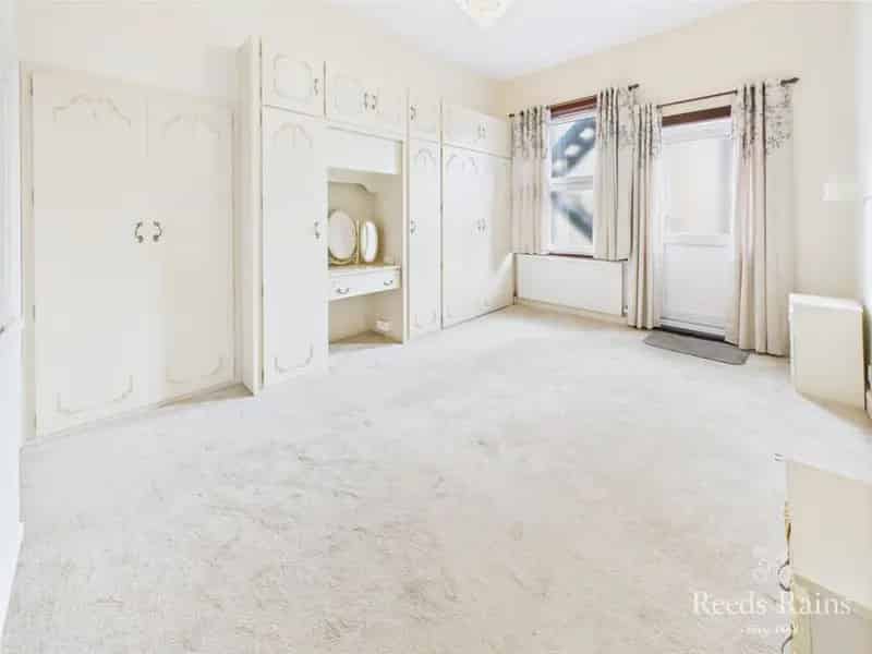 2 Bedroom Flat for Sale Scarborough Sea Views