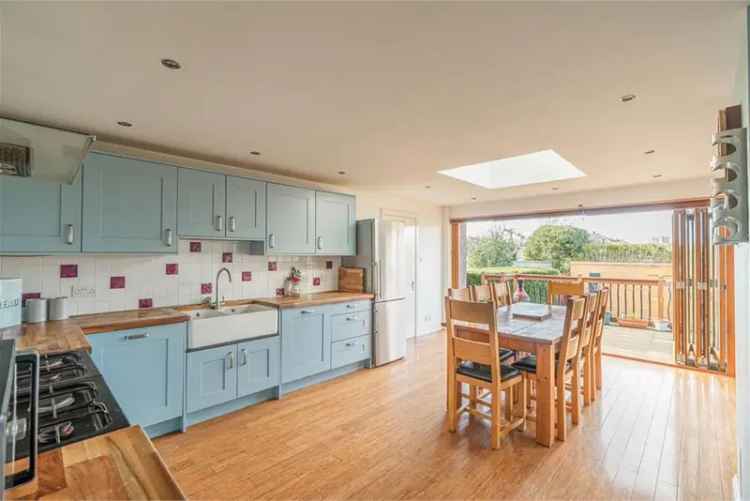 5 Bed Bungalow - Semi-Detached with 1 Reception Room