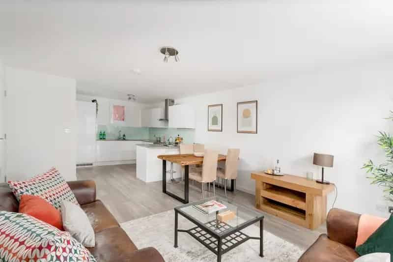 2 Bedroom Flat for Sale in Edinburgh