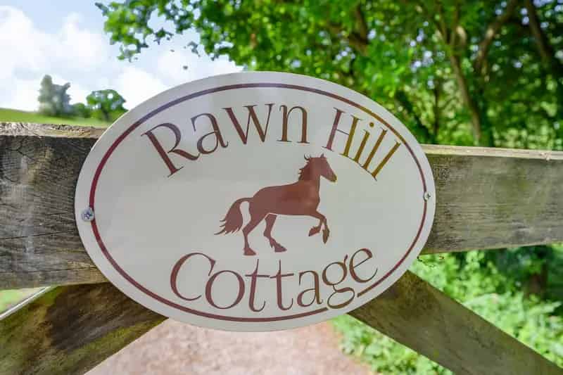 5 Bedroom Detached Equestrian Property with Stables and Manège