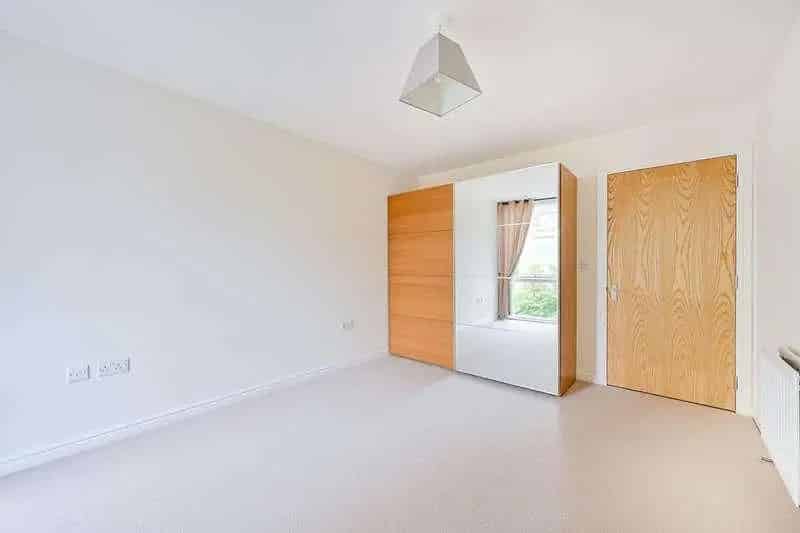 2 Bed Flat for Sale Brentford