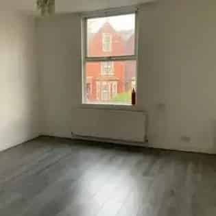 2 Bed Flat 36m² Manchester Crumpsall