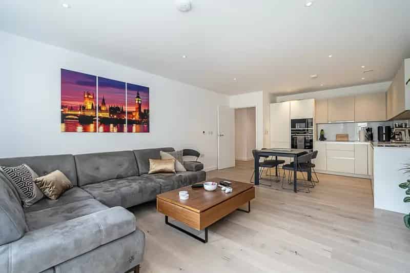 2 Bedroom Flat for Sale near West Ealing Station