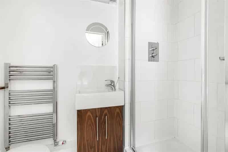 2 bed flat for sale