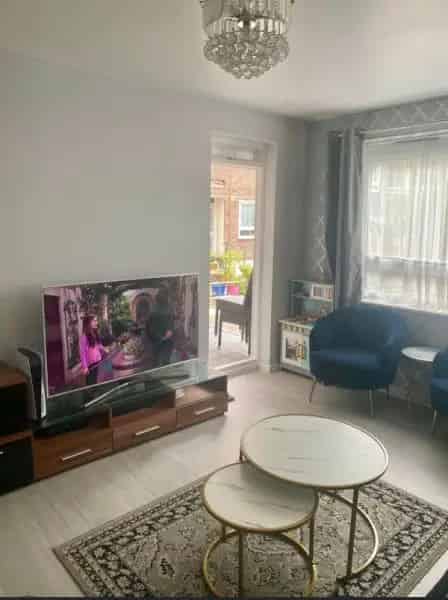2 Double Bedroom Flat near Little Venice Canal